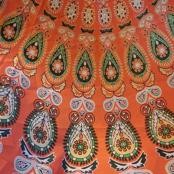 Classic Elegance Beach Spread - Round 64 inch - Picture 4 of 5